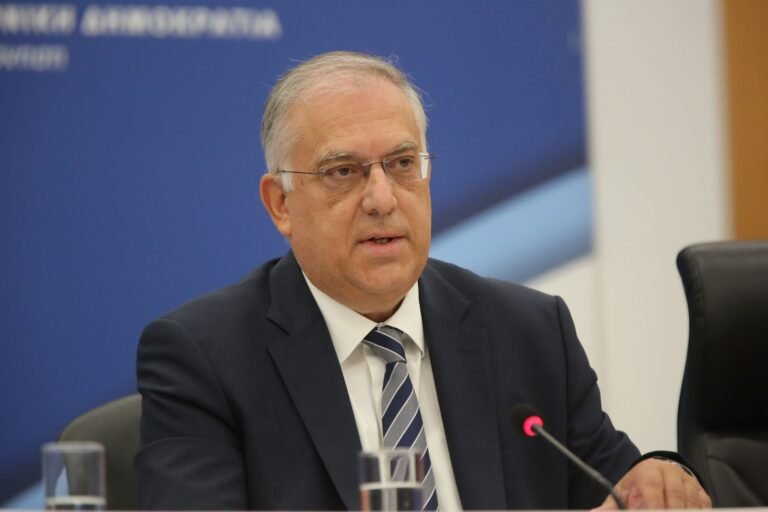 Αυστηρό μήνυμα Θεοδωρικάκου στην αγορά: Εντατικοί έλεγχοι για την εφαρμογή του Κώδικα Δεοντολογίας στα σούπερ μάρκετ – Μειώστε τις τιμές σε 1.000 κωδικούς – Επιστρέφουν στους πολίτες 70 εκατ. ευρώ από επενδύσεις που δεν έγιναν